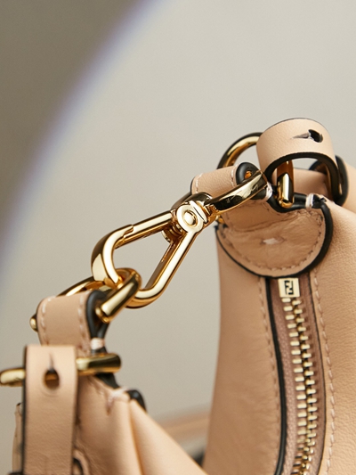 フェンディバッグ角部分ディテール